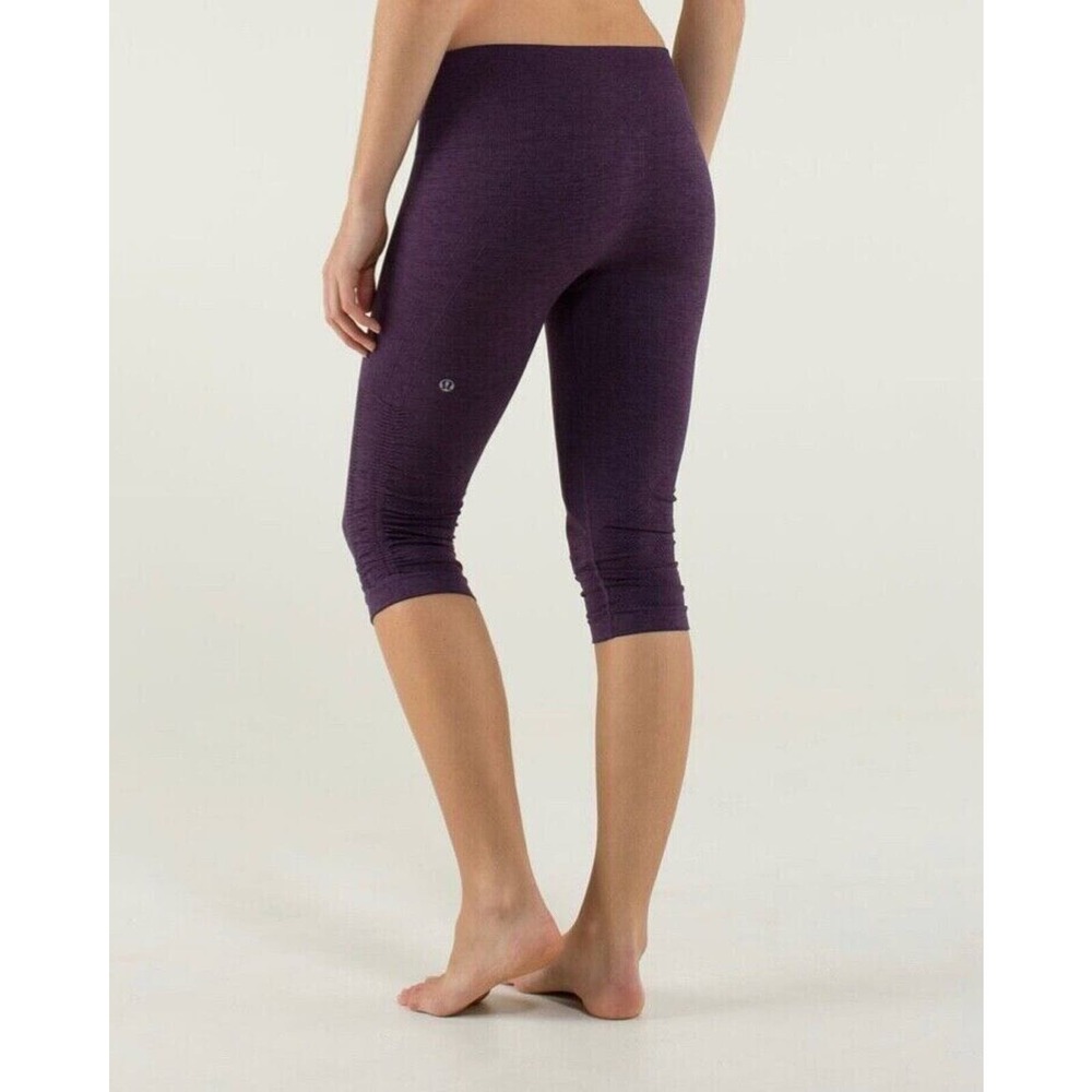 Lululemon Athletica Women SZ‎ 4 In The Flow Crop II Purple Seamless Yoga Running